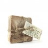 Savon rustique à l'huile essentielle de verveine pour cheveux mixtes et pour le corps.