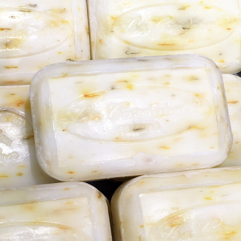 Savon à l'oeillet et aux fleurs de Calendula